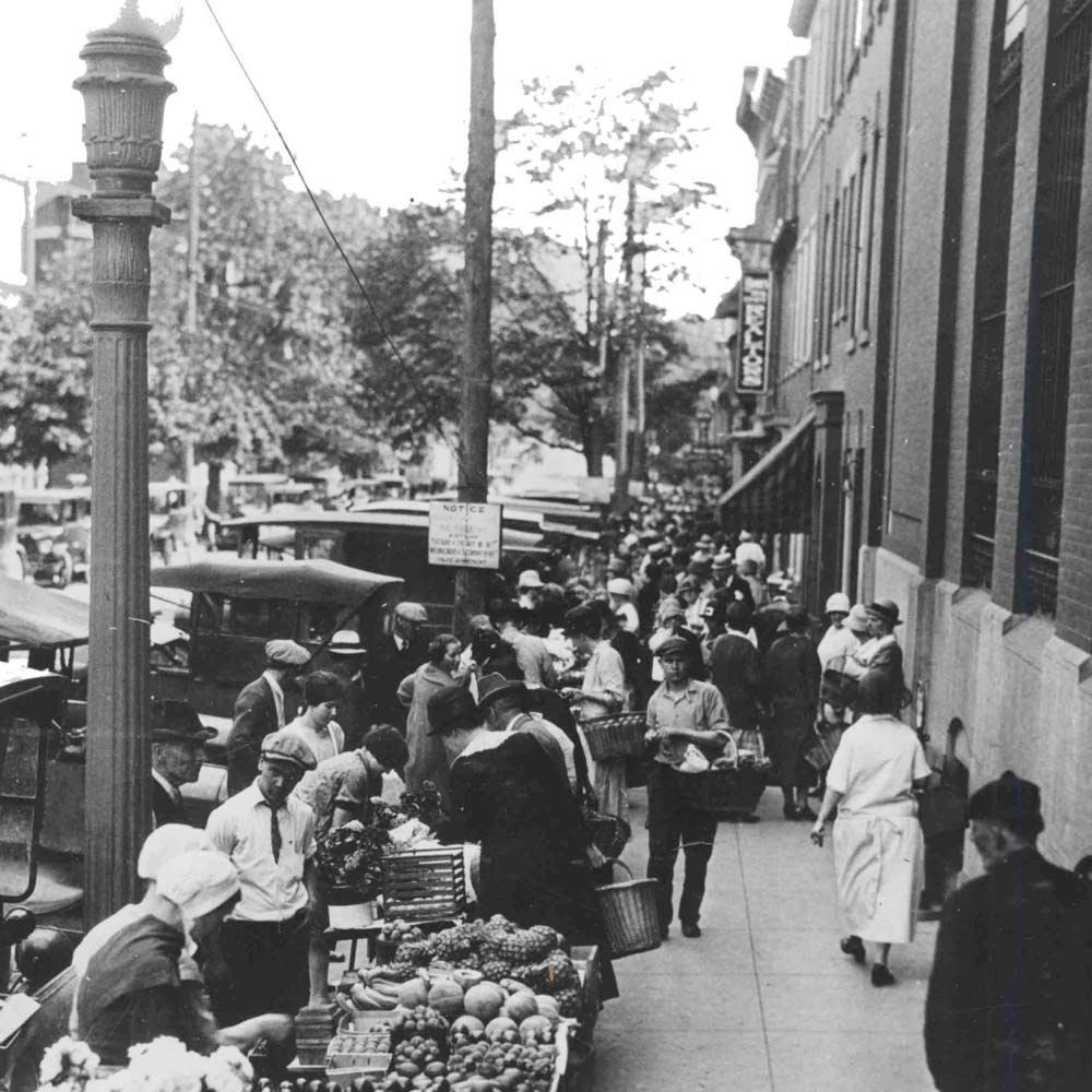 Curbside-City CURBSIDE CITY</p>
<p>Curb market, S. Duke Street, circa 1925. Photo courtesy of LancasterHistory.org.<br />
Since the early days of coming to market in 1730, sellers’ carts, rough stands, and baskets spilled beyond that first open field, and subsequent buildings, to the surrounding area as municipal infrastructure grew.</p>
<p>Sidewalks up and down King Street, and out Queen, Duke, and Vine, as well, were bustling with sellers packed along them. This market atmosphere continued well into the 19th and early 20th Centuries, serving as testimony of how essential to daily life the buying and selling of fresh, local goods had become in Lancaster.</p>
<p>