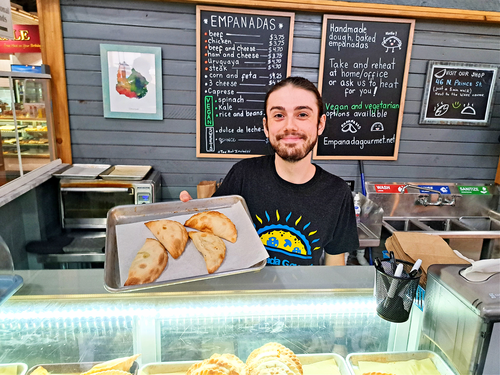 Empanada Gourmet Empanada Gourmet offers a wide variety of handmade Uruguayan empanadas made with vegan dough and gourmet fillings, always baked. Uruguayan cuisine is a combination of cuisines from several countries including France, Spain, Italy, Germany, and Portugal. Our family descended from immigrants from these countries who colonized Uruguay and brought their own recipes. We recreate these treasured recipes so you can experience a part of our history through our delicate and deliciou. baked goods!